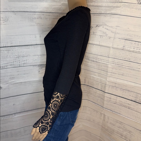 NWOT Women's Black Lace-Sleeve Henley Top - Picture 5 of 6